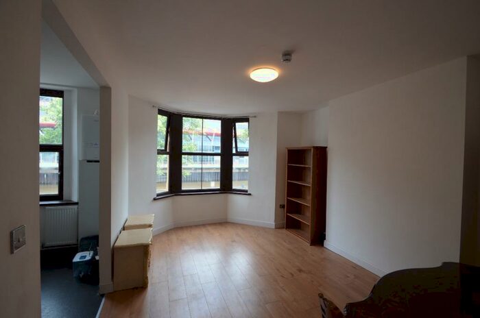 2 Bedroom Flat To Rent In Fitzhamon Embankment, Grangetown, Cardiff, CF11