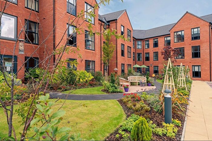 2 Bedroom Property To Rent In Clive Road, Redditch, B97