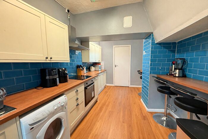 4 Bedroom House To Rent In Ambrose Street, Bangor, LL57