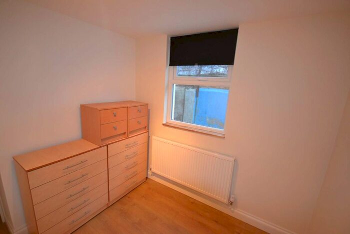 3 Bedroom Flat To Rent In Elmington Road, Camberwell, London SE5