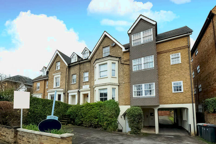 2 Bedroom Flat To Rent In Surbiton Hill Park, KT5