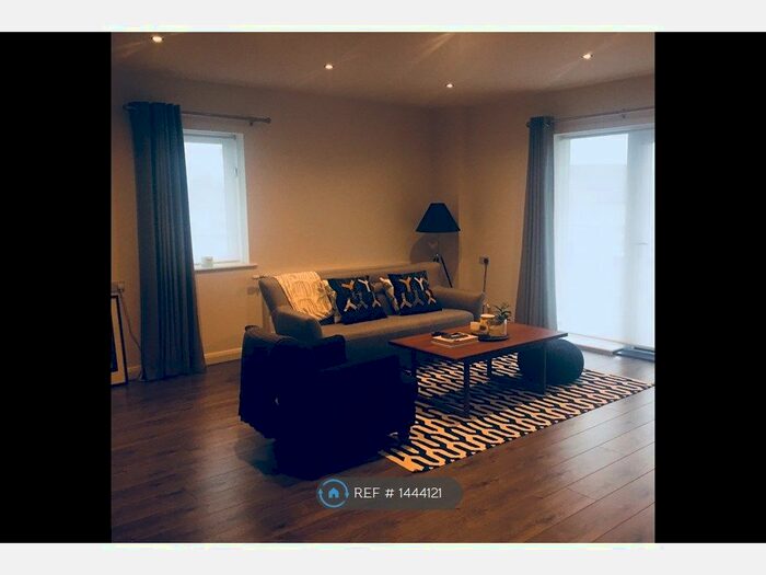 3 Bedroom Flat To Rent In Thornbury Way, London, E17