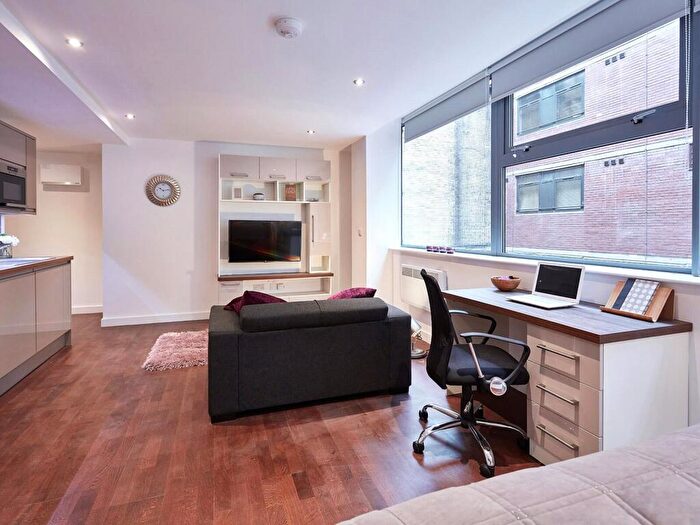 Apartment To Rent In Apt, South Parade #, LS1