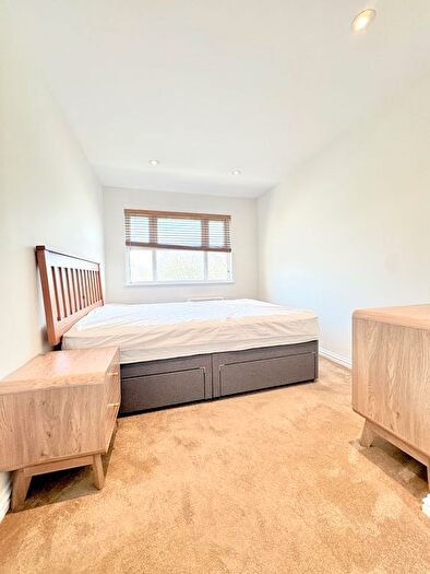 2 Bedroom Flat To Rent In Page Street, Mill Hill, London, NW7