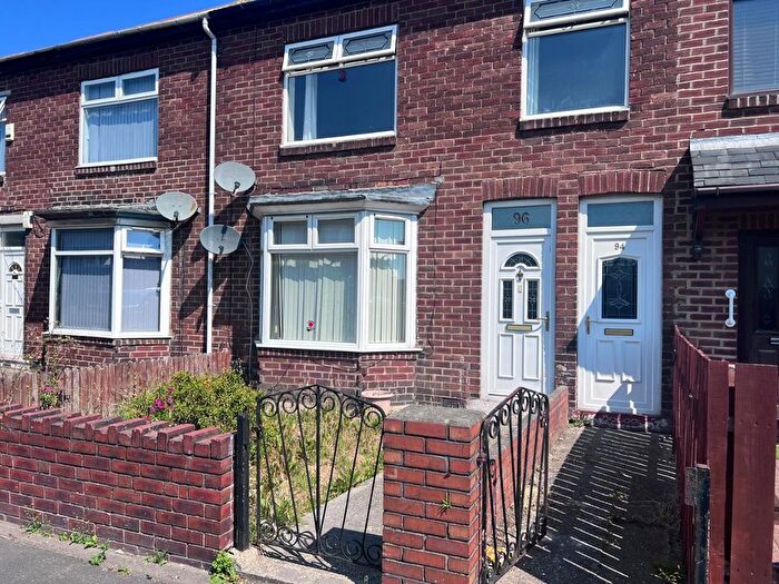 3 Bedroom Flat To Rent In Wellington Road, Gateshead, NE11