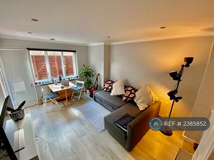 1 Bedroom Flat To Rent In Norway Place, Limehouse, E14