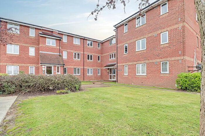 1 Bedroom Flat For Sale In Sandon Close, Rochford, SS4