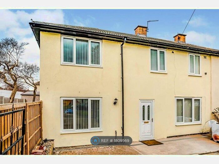 5 Bedroom End Of Terrace House To Rent In Sherwood Avenue, Huddersfield, HD2