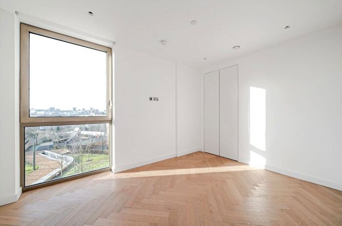 3 Bedroom Flat To Rent In Dudden Hill Lane, London, NW10