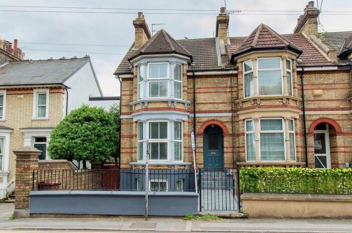3 Bedroom End Of Terrace House To Rent In Old Road East, Gravesend, DA12