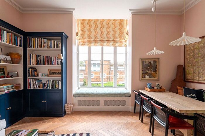 2 Bedroom Flat To Rent In Blenheim Crescent, Notting Hill, London, W11