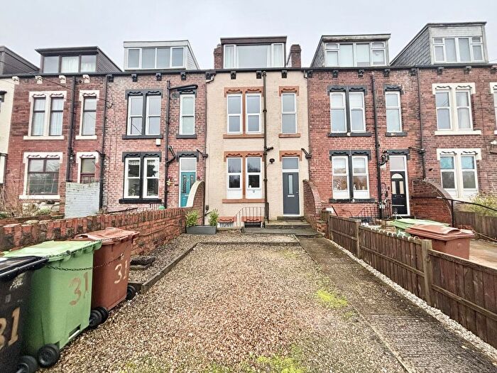 4 Bedroom Terraced House For Sale In Morritt Drive, Halton, Leeds, LS15