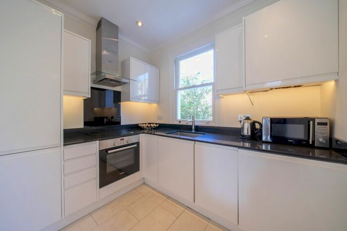 2 Bedroom Flat To Rent In Cambridge Gardens, London, W10