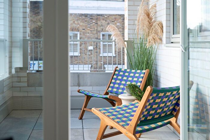 2 Bedroom Flat For Sale In Commercial Way, London, SE15