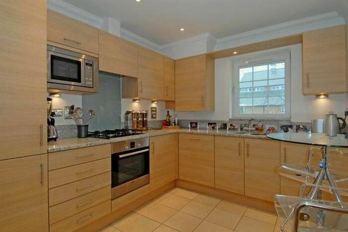 2 Bedroom Flat To Rent In Whittets Ait, Weybridge, KT13