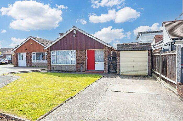 2 Bedroom Detached House For Sale In Seacourt Road, Langley, SL3