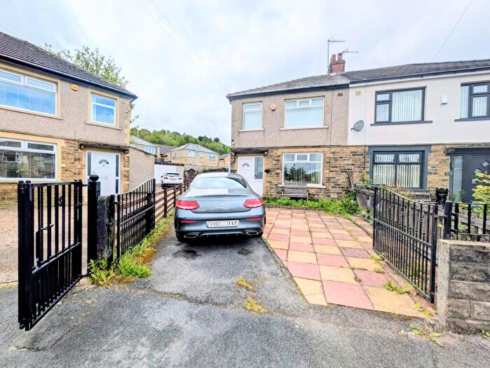 3 Bedroom Semi-Detached House For Sale In Southmere Avenue, Bradford, BD7
