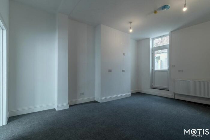 2 Bedroom Flat To Rent In Dover Road, Folkestone, CT20