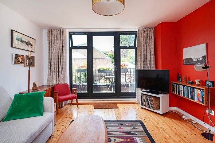 3 Bedroom Property For Sale In Canonbury Street, Islington, London, N1