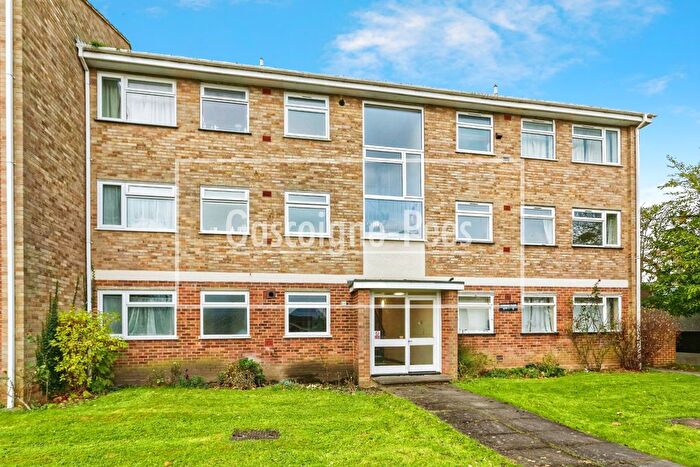2 Bedroom Flat To Rent In Jordans Close, Guildford, GU1