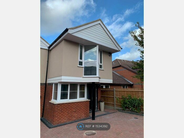 3 Bedroom End Of Terrace House To Rent In Sparrows Wick, Bushey, WD23