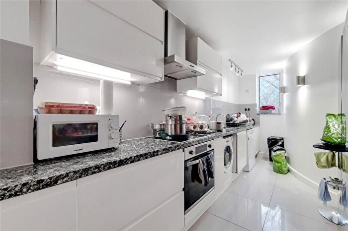 3 Bedroom Flat To Rent In Manchester Road, Cubitt Town, E14