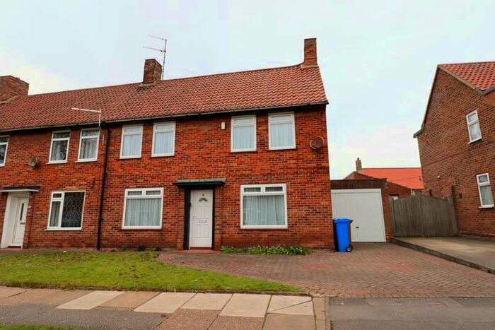 3 Bedroom End Of Terrace House For Sale In Thornton Road, Bridlington, YO16