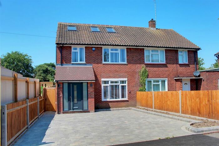 3 Bedroom Semi-Detached House To Rent In Bluebridge Road, Brookmans Park, Hatfield, AL9