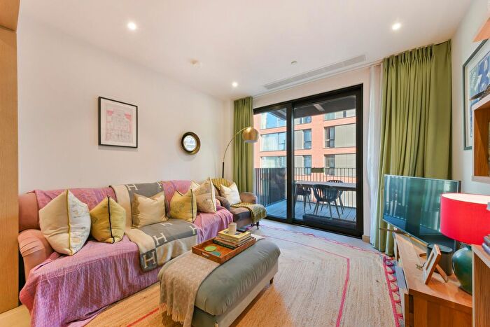2 Bedroom Flat For Sale In Legacy Building, Embassy Gardens, Nine Elms, SW11