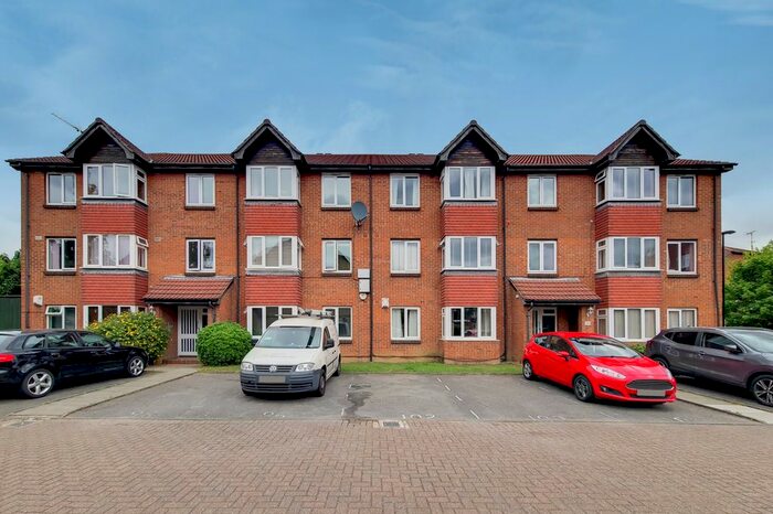 2 Bedroom Flat To Rent In Sterling Gardens, London, SE14