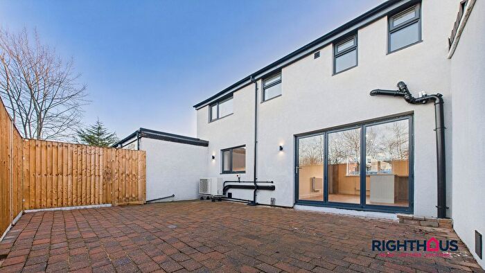 3 Bedroom Terraced House For Sale In Haycliffe Lane, Bradford, BD5