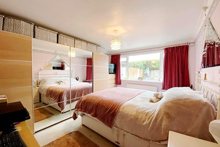 2 Bedroom Bungalow For Sale In Oakhurst Close, West Moors, Ferndown, Dorset, BH22