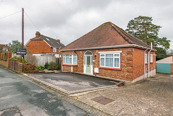 2 Bedroom Detached Bungalow For Sale In Old Rectory Road, Farlington, PO6