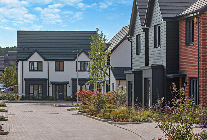 3 Bedroom House To Rent In Hunt Way, Crowthorne, RG45