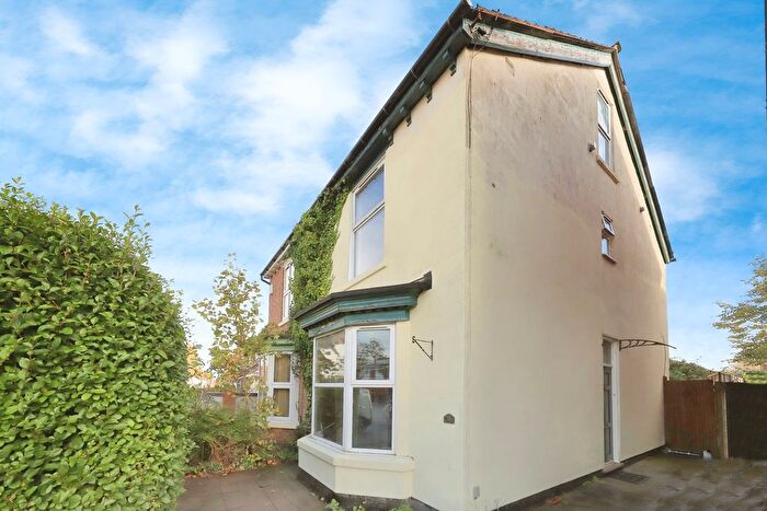 3 Bedroom Semi Detached House For Sale In Riches Street, Wolverhampton, West Midlands, WV6