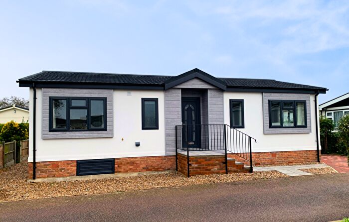 2 Bedroom Park Home For Sale In Plymouth, Devon, PL6