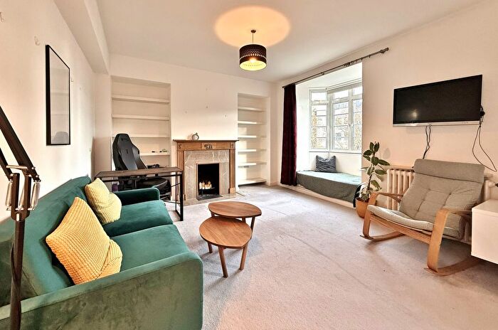 1 Bedroom Flat To Rent In Latymer Court, Hammersmith Road, Hammersmith, W6