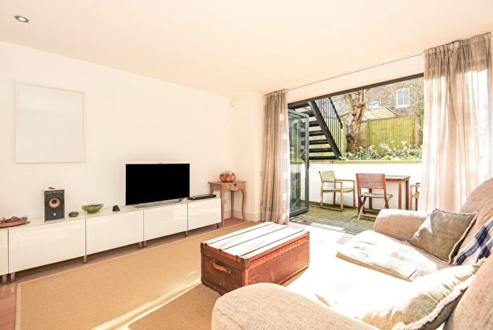 1 Bedroom Flat To Rent In St Thomas Gardens, Chalk Farm, London, NW5