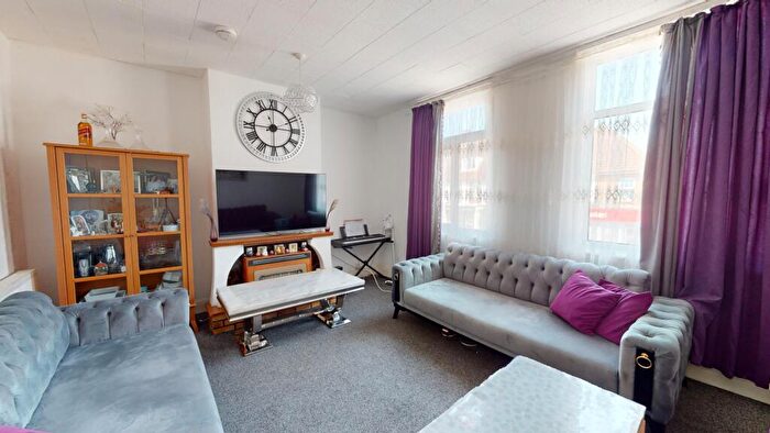 3 Bedroom Maisonette To Rent In Portland Road, Hove, BN3