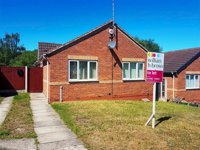3 Bedroom Detached Bungalow To Rent In Rayton Court, Bircotes, Doncaster, DN11