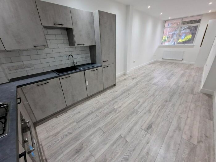 1 Bedroom Flat To Rent In Carlton House, West Street, Dunstable, Bedfordshire, LU6