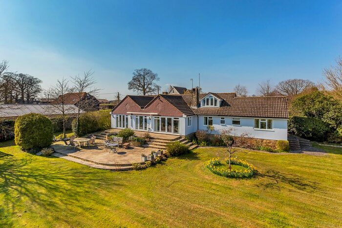 4 Bedroom Detached House For Sale In Dwelly Lane, Edenbridge, TN8