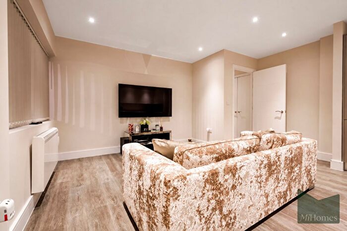 2 Bedroom Flat To Rent In London Road, Enfield, EN2