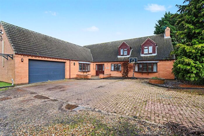 5 Bedroom Detached House For Sale In Castle Keep, Hibaldstow, Brigg, DN20