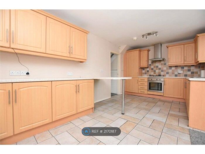 3 Bedroom Terraced House To Rent In Bruntcliffe Road, Morley, Leeds, LS27