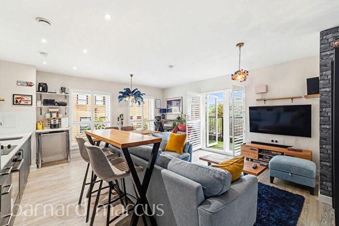 2 Bedroom Flat To Rent In Thimble Crescent, Wallington, SM6