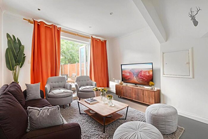 3 Bedroom House For Sale In Cephas Street, Stepney Green, E1