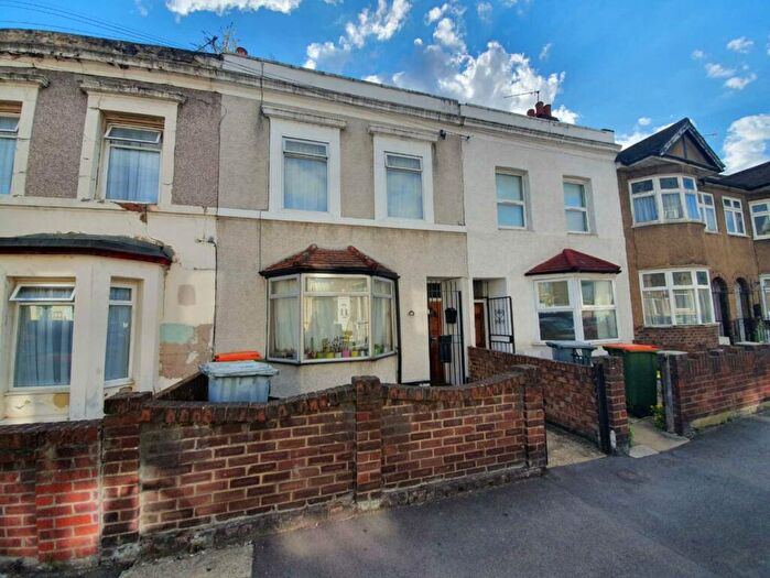 5 Bedroom Terraced House To Rent In Albert Square, Stratford, E15