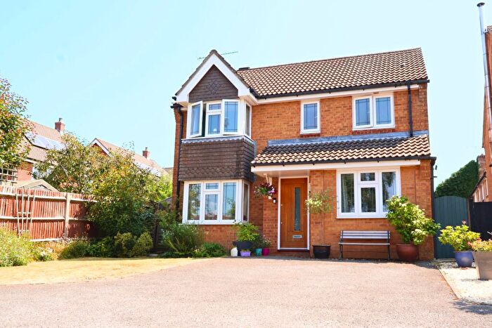 4 Bedroom Detached House For Sale In Duncton Road, Clanfield, PO8
