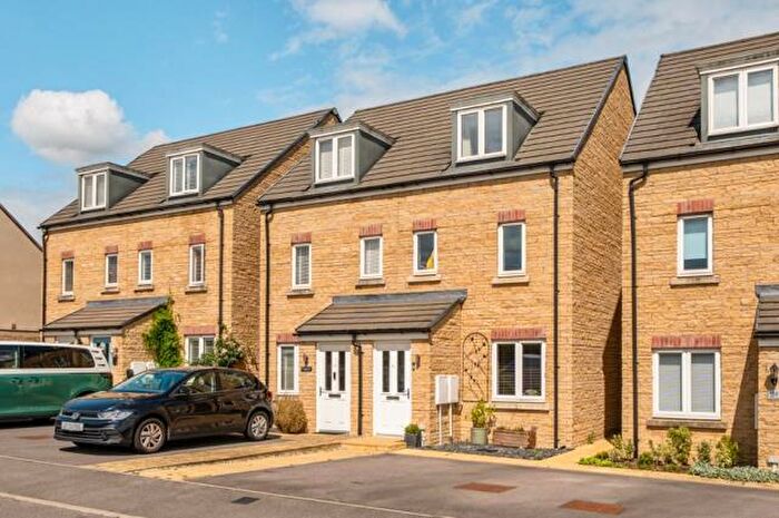 3 Bedroom Semi-Detached House For Sale In Townsend Road, Witney, OX29